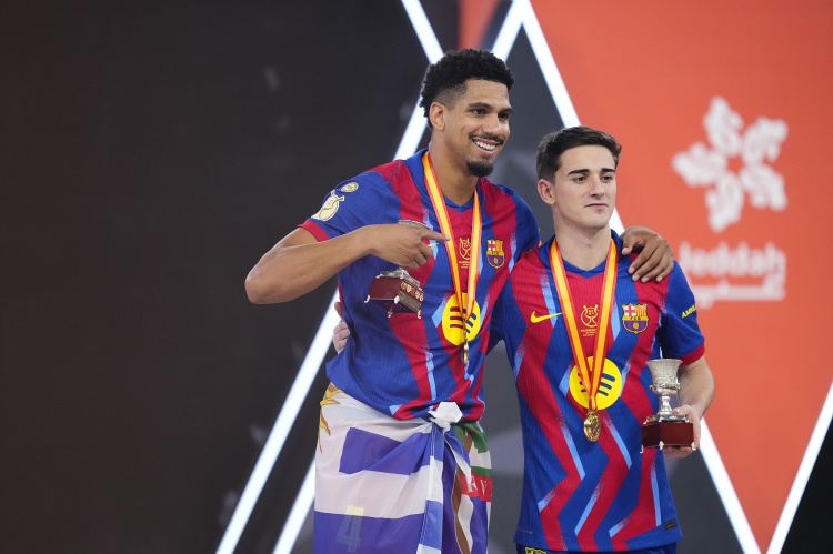 下载开云-马卡：加维10天后参加球队合练，巴萨期望球员二月中旬复出