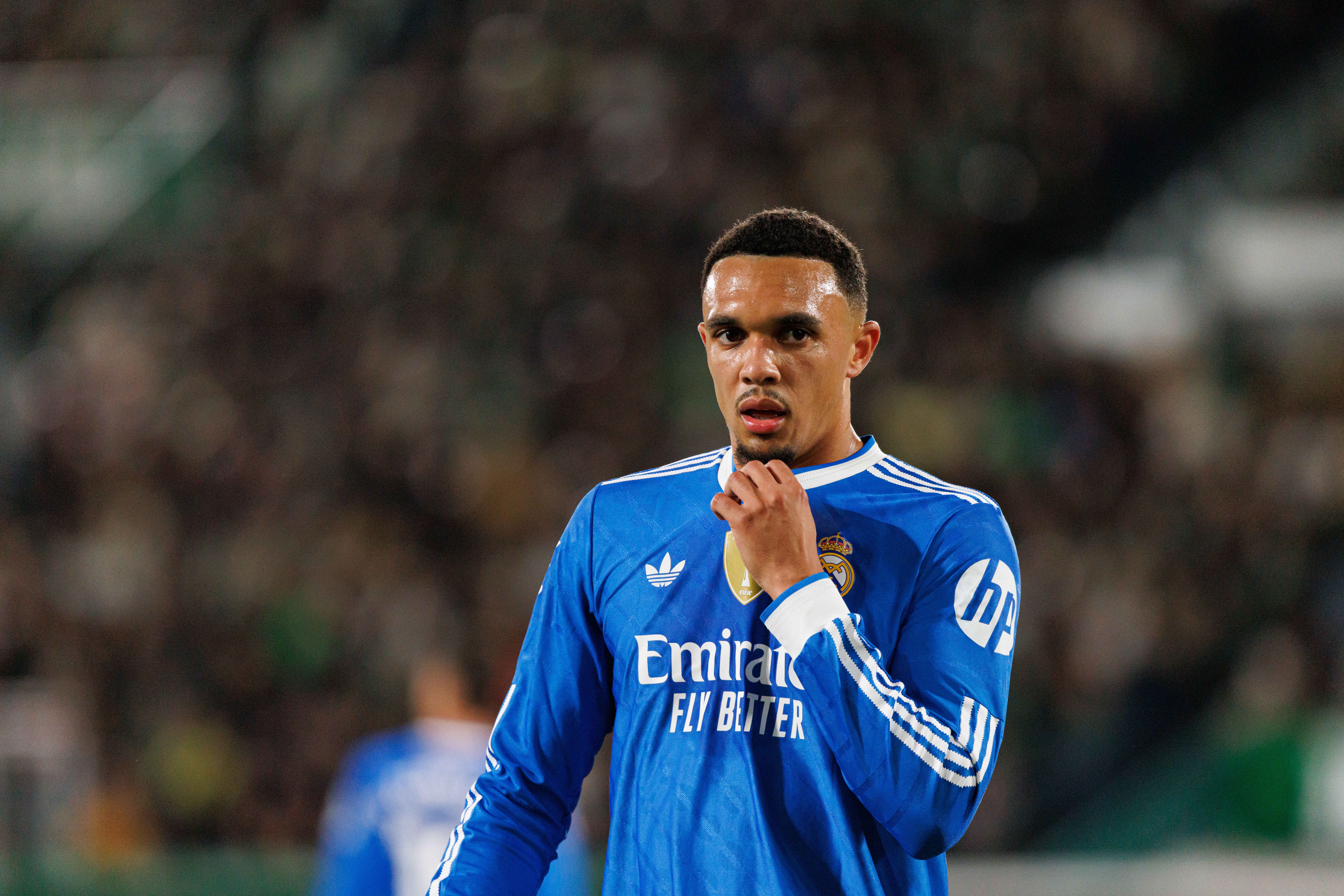 开云平台-阿诺德在皇马没有未来？邮报辟谣：阿韦洛亚没有要求他离队